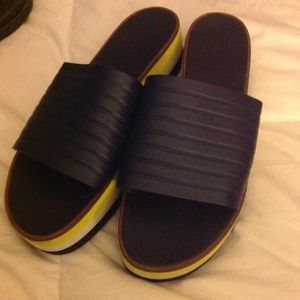 Zara Slides